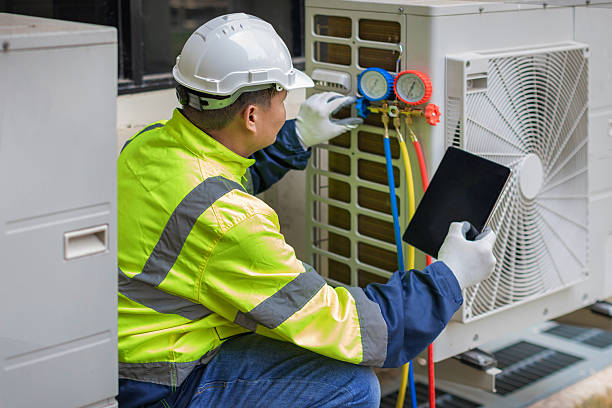 Professional Hvac Installation technician working in Lakemore, OH